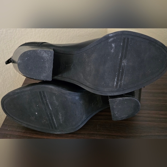 ✨ Vera Wang Black Ankle Boots – Chic & Effortless Size 7 - Picture 6 of 8